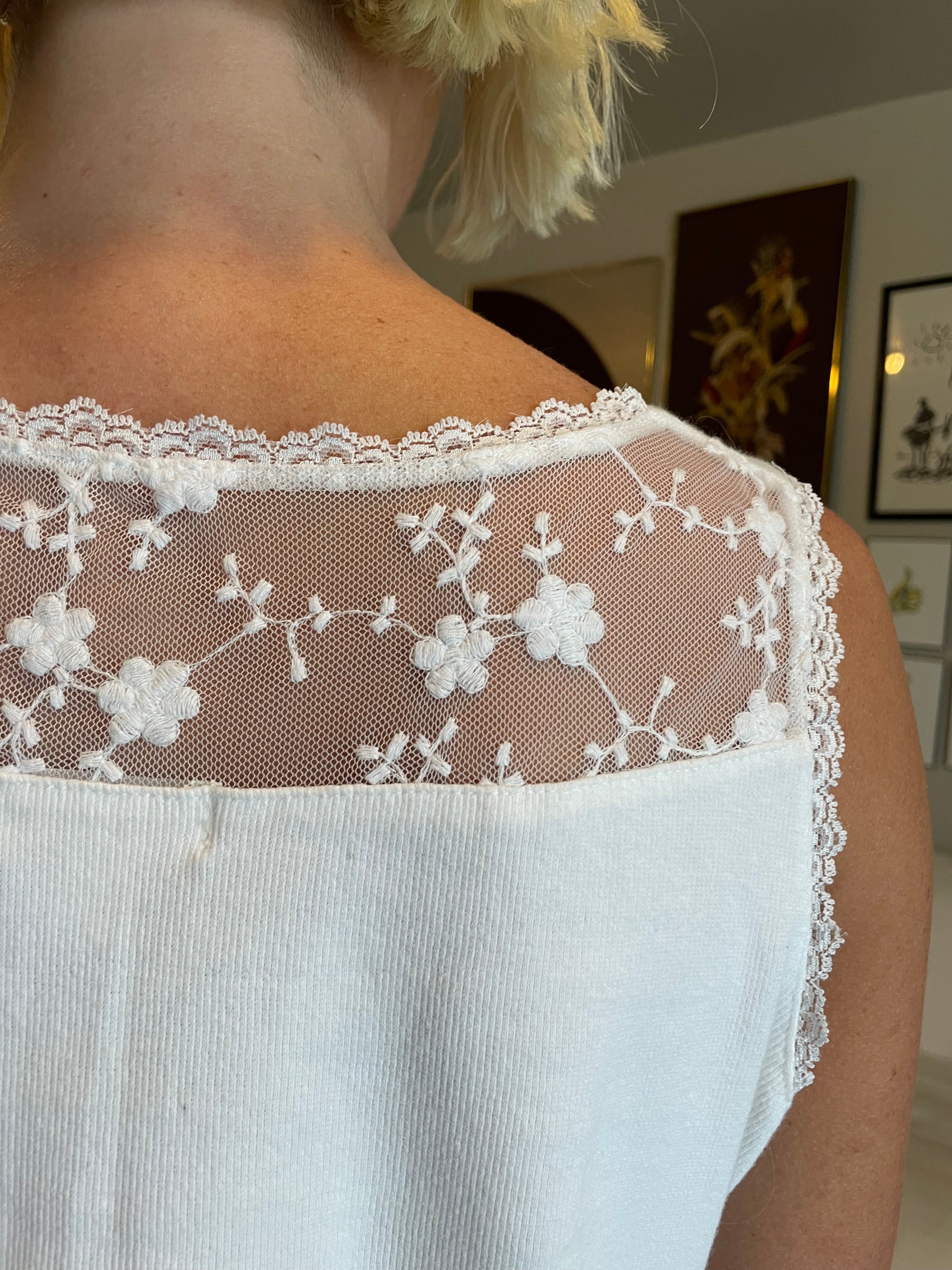 Ribbed White Lacy Tank - XL – Moby Thrift