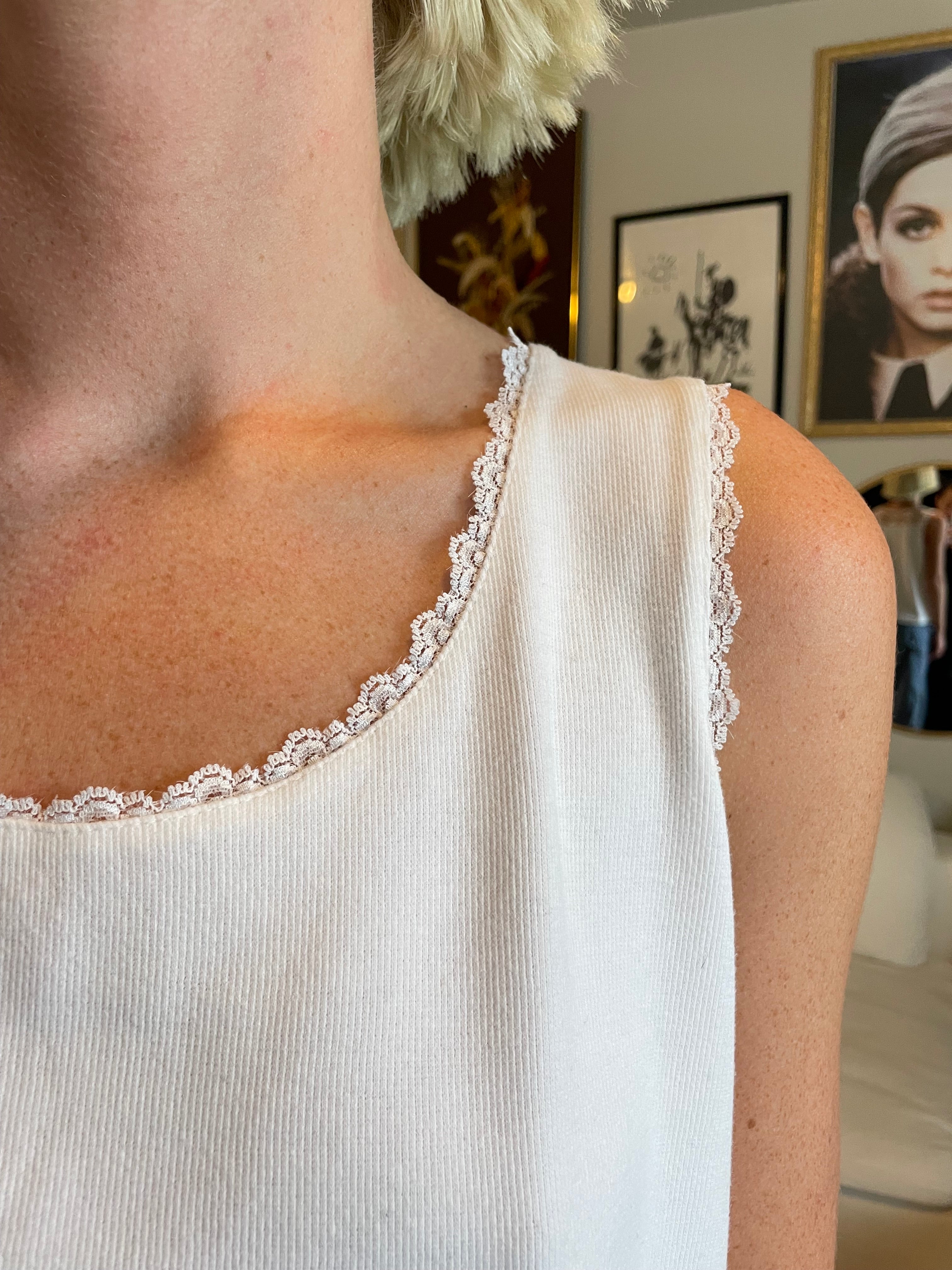 Ribbed White Lacy Tank - XL – Moby Thrift